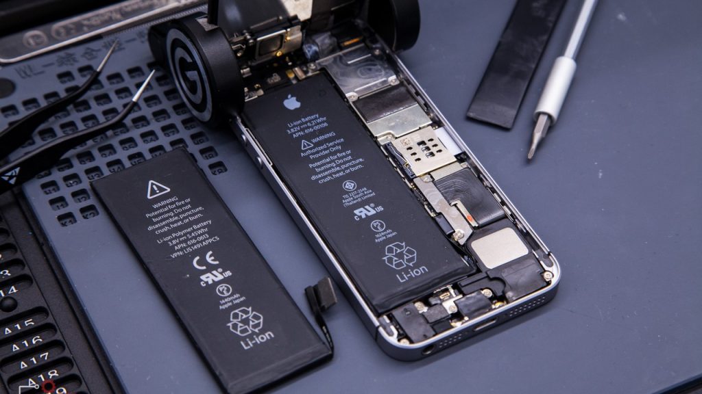 THAY PIN IPHONE